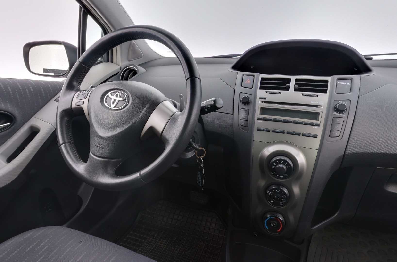 TOYOTA Yaris 2009
