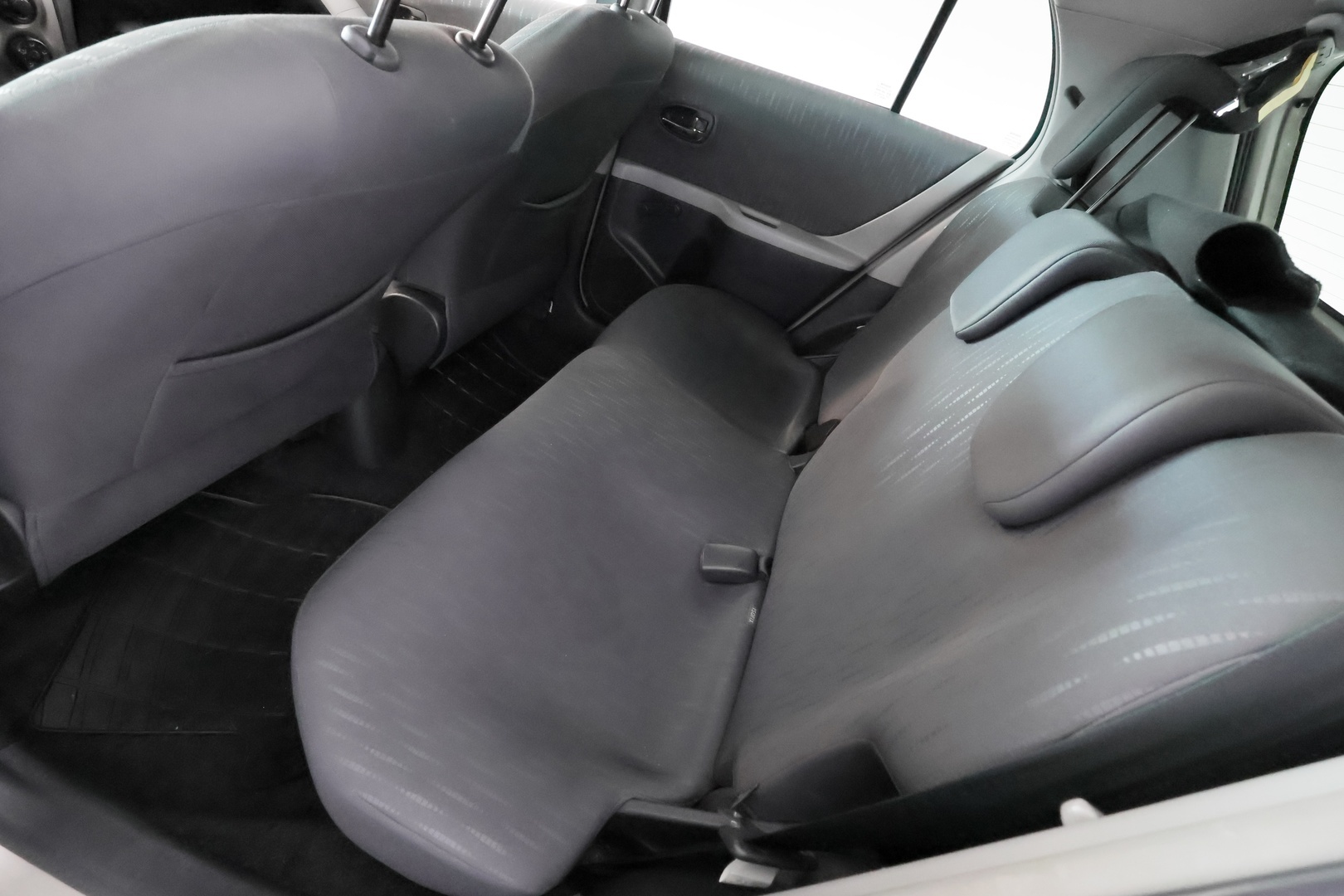 TOYOTA Yaris 2009