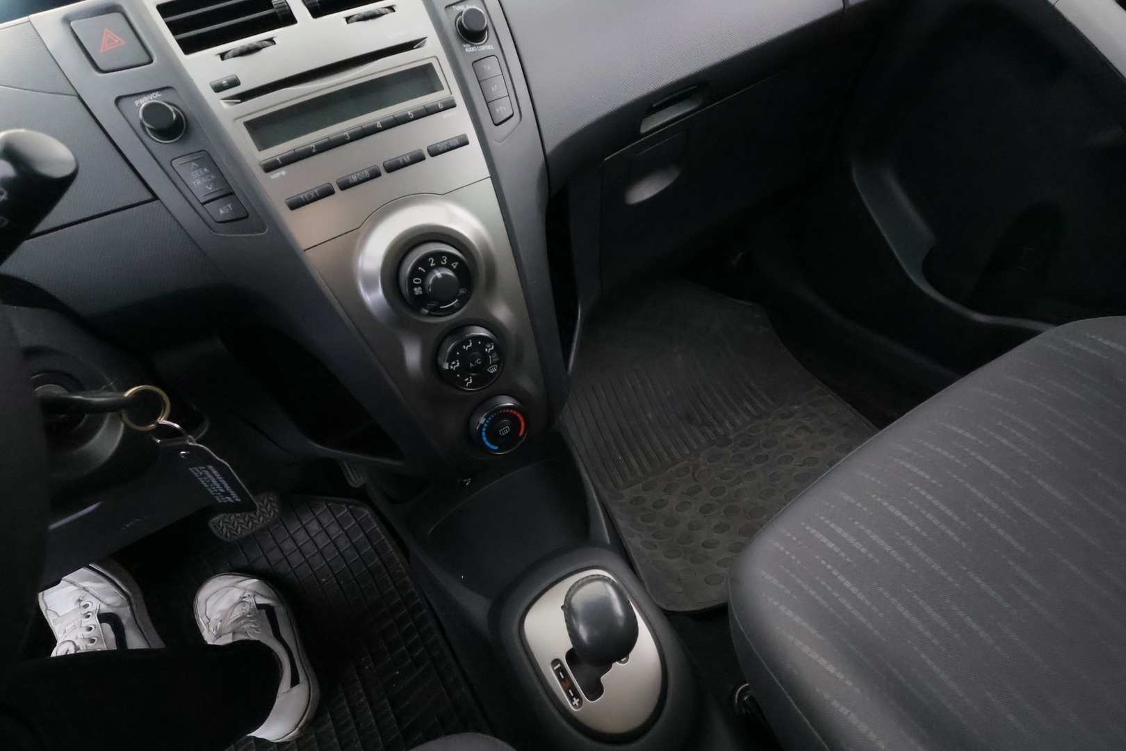 TOYOTA Yaris 2009