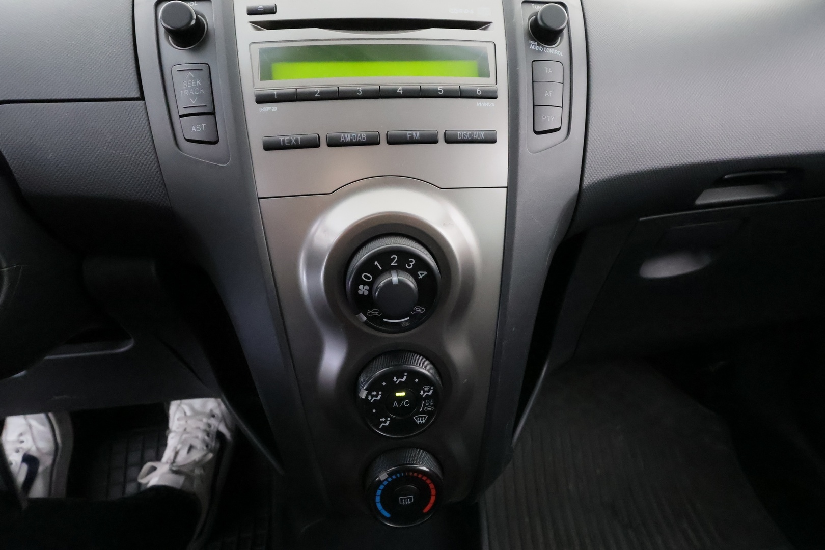 TOYOTA Yaris 2009