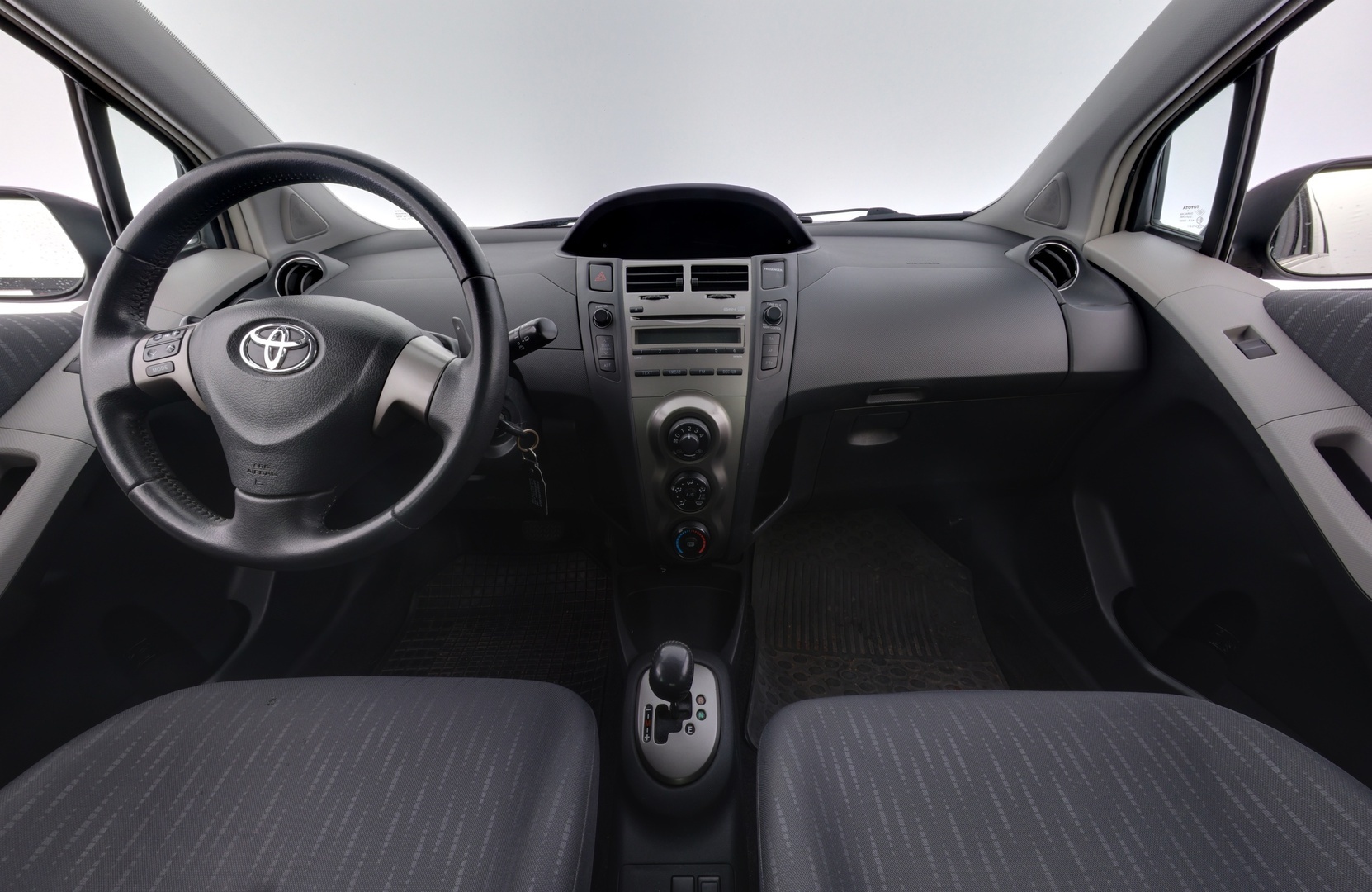 TOYOTA Yaris 2009