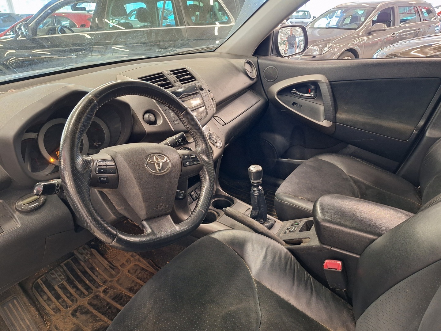 TOYOTA RAV4 2011