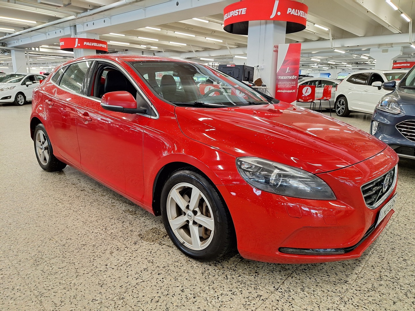 VOLVO V40 2016