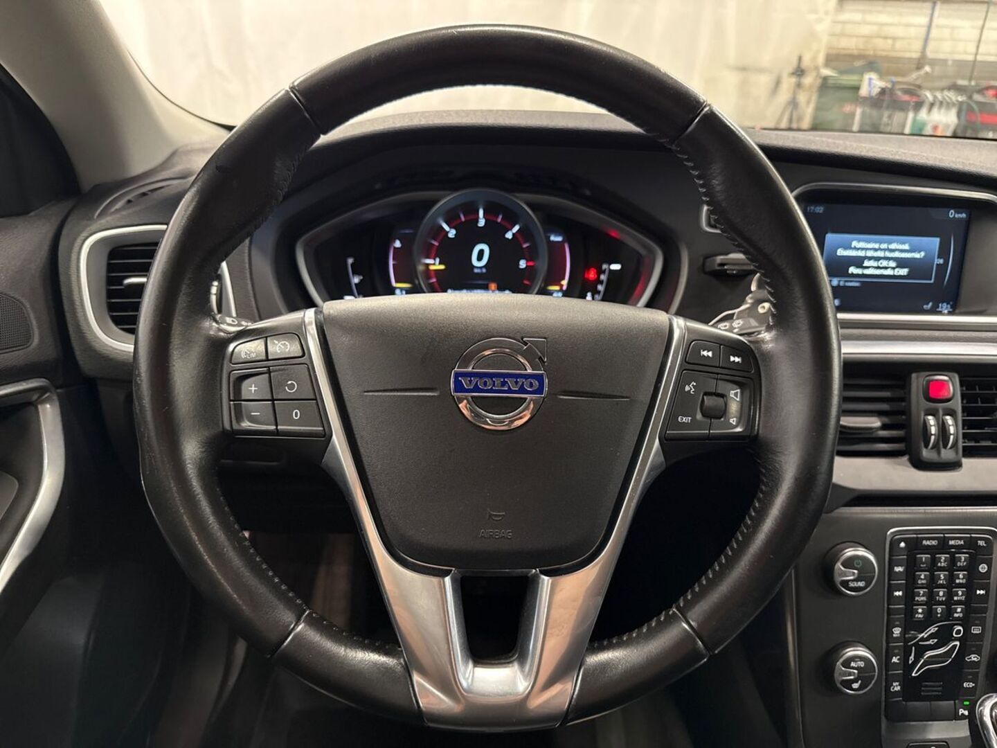 VOLVO V40 15