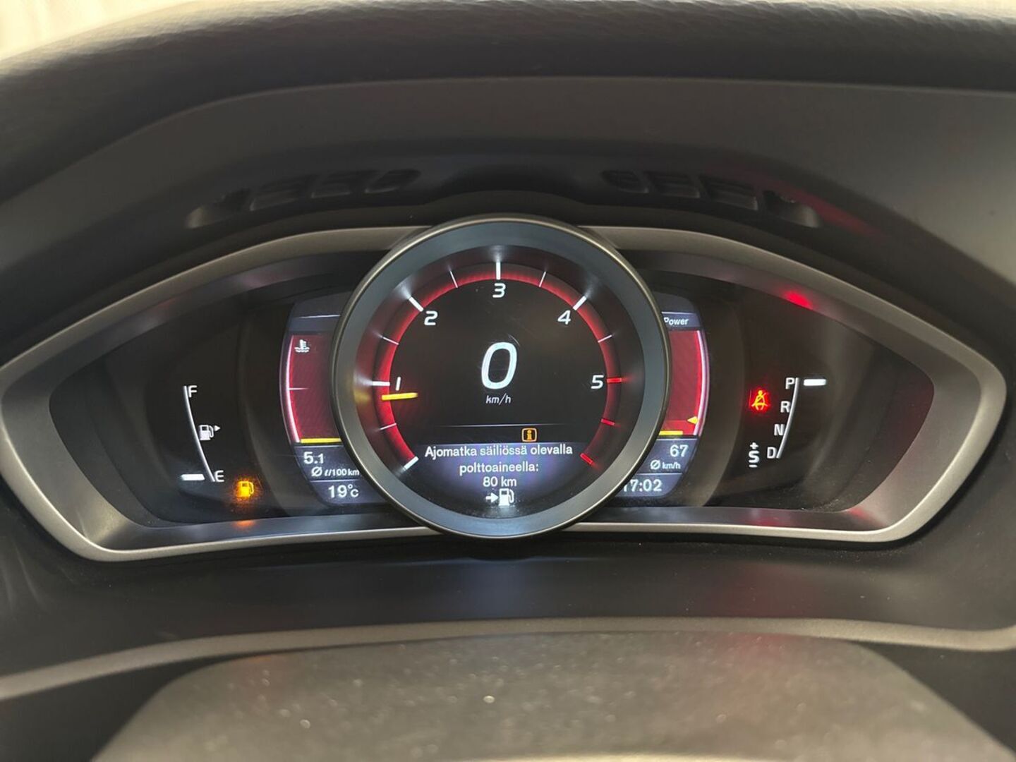VOLVO V40 19
