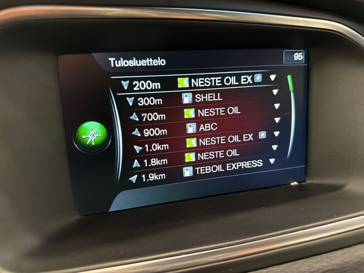 VOLVO V40 21