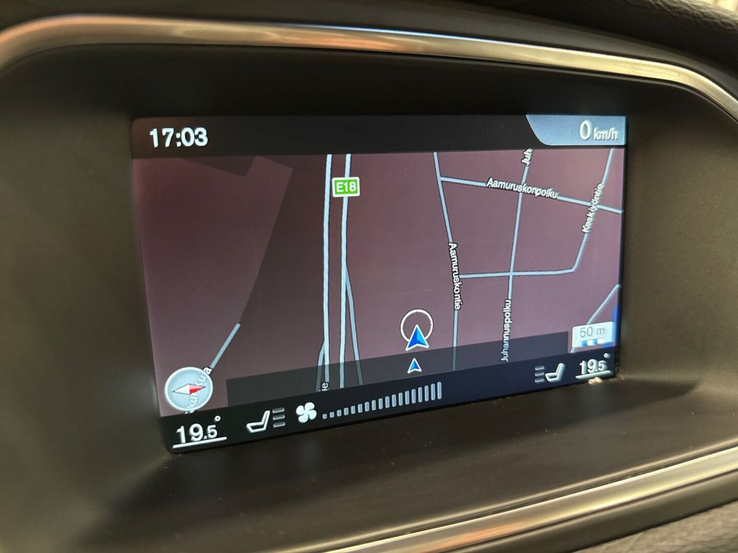 VOLVO V40 22