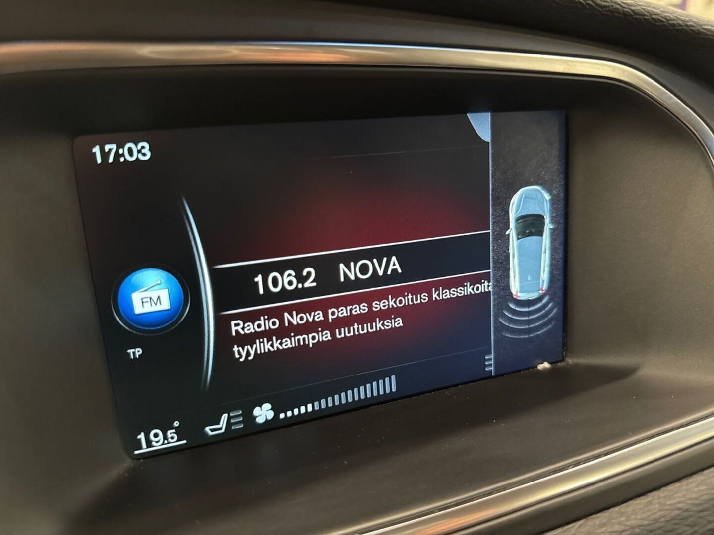 VOLVO V40 24