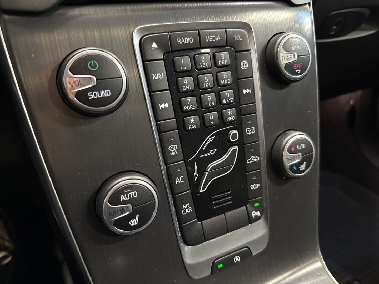 VOLVO V40 25