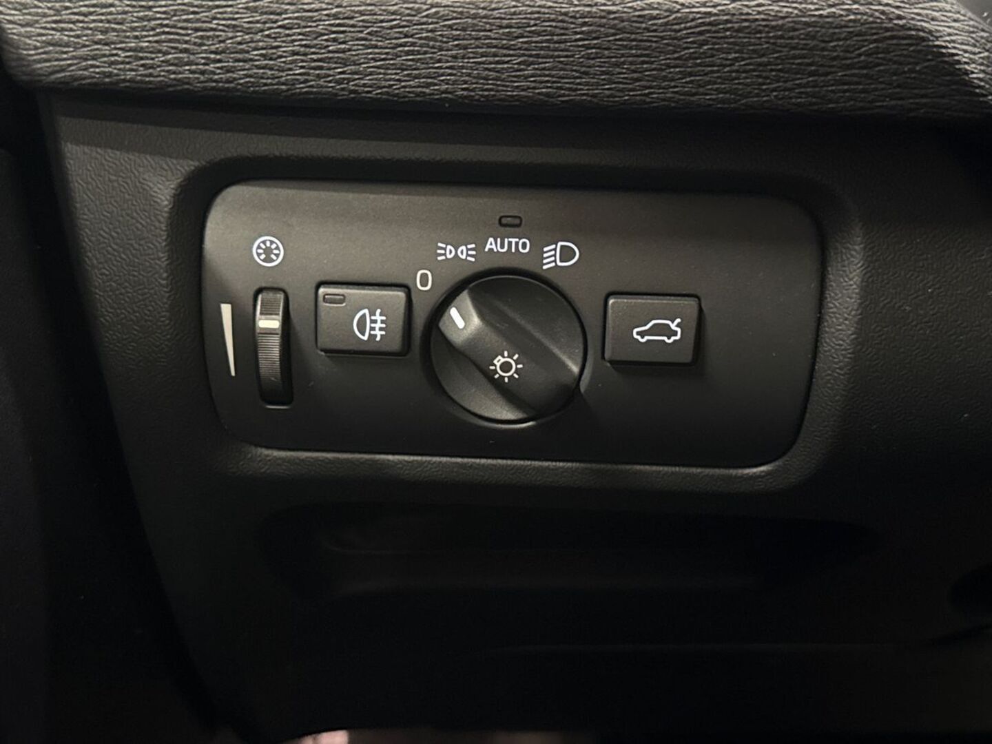 VOLVO V40 27