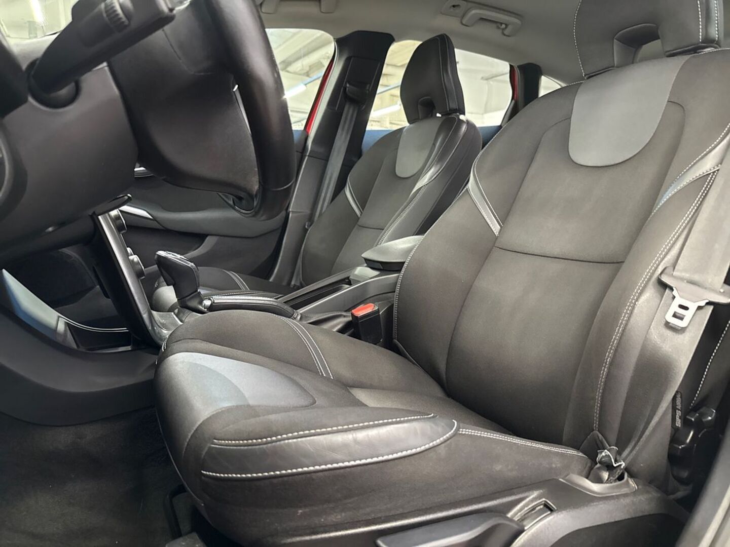 VOLVO V40 29