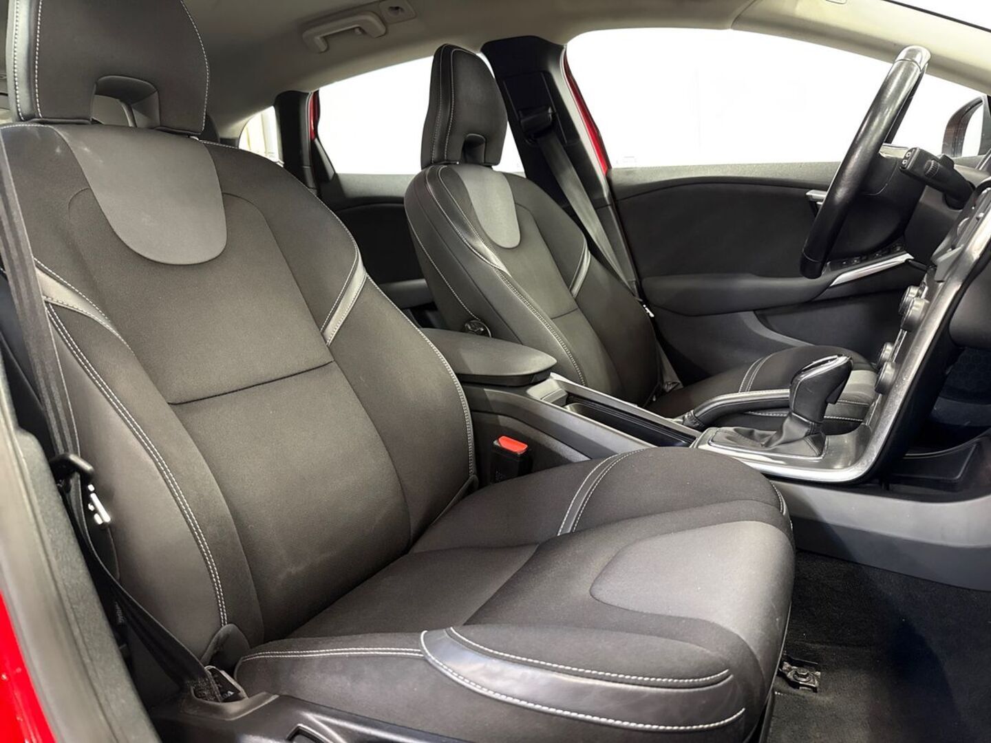VOLVO V40 30