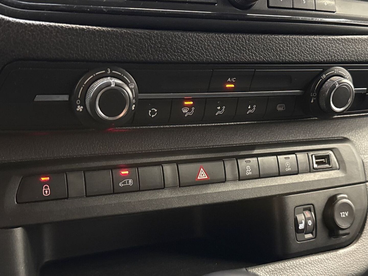 PEUGEOT Expert 18