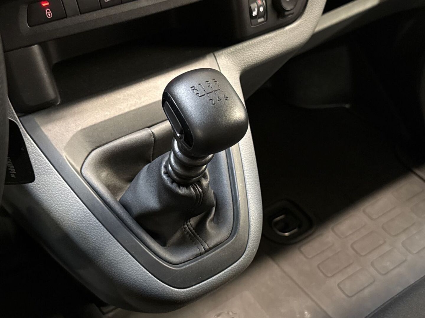 PEUGEOT Expert 19