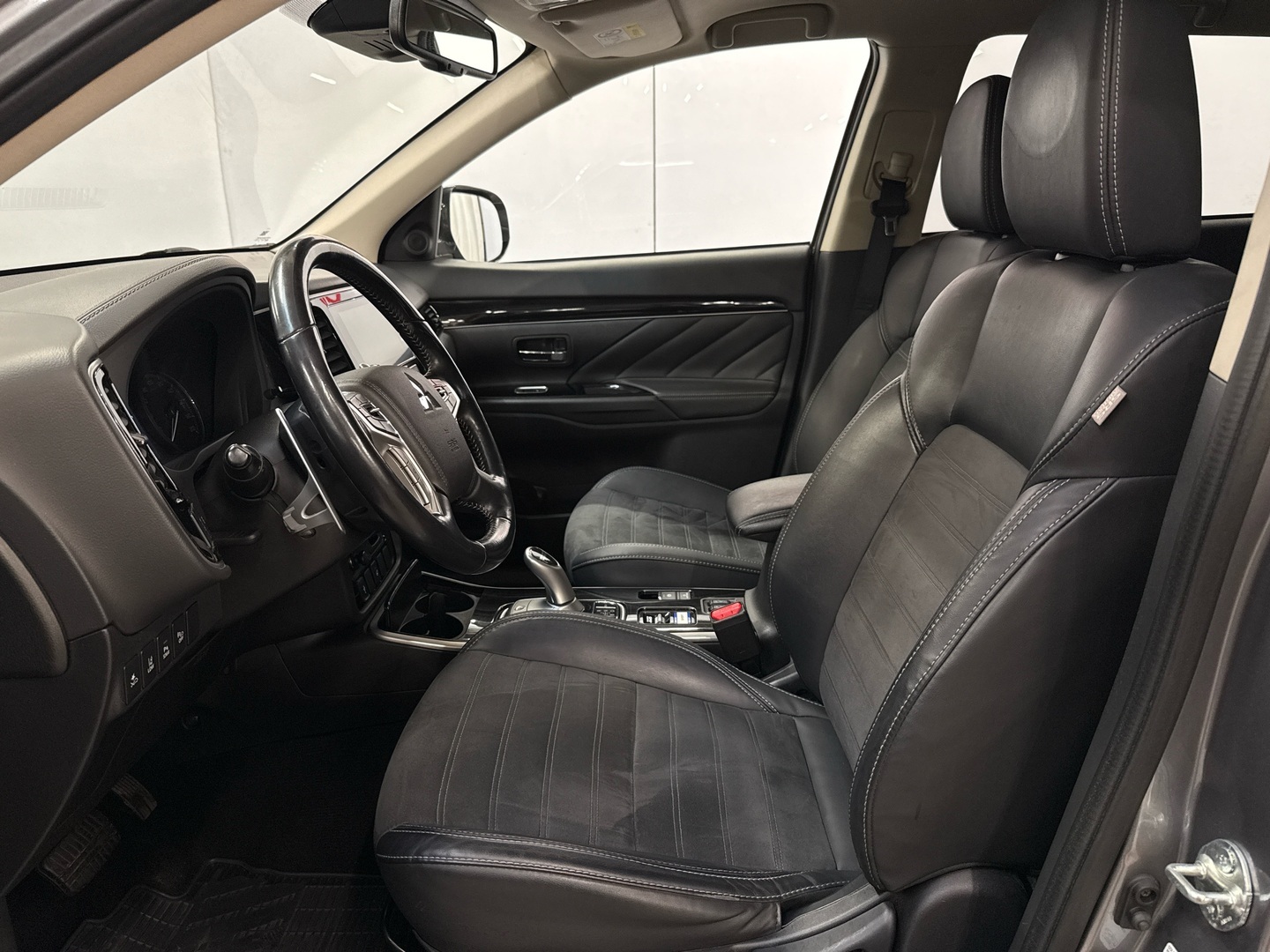 MITSUBISHI Outlander PHEV 2019