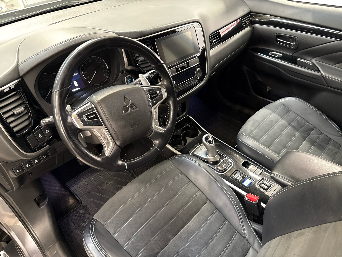 MITSUBISHI Outlander PHEV 2019