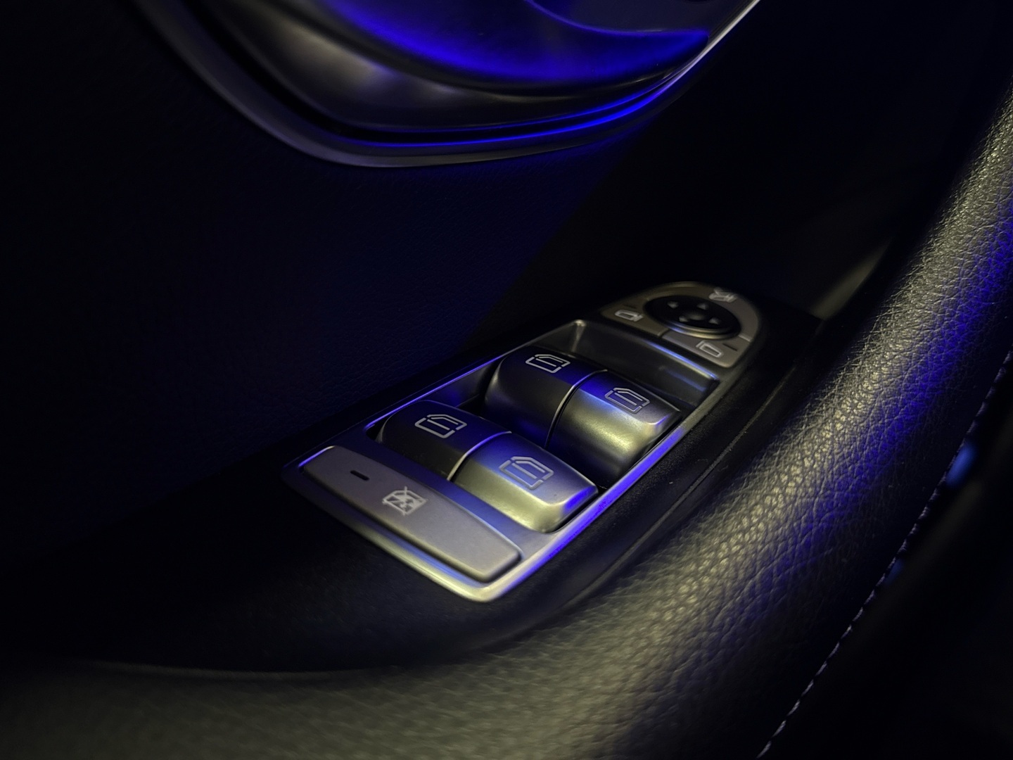 MERCEDES-BENZ E 2021