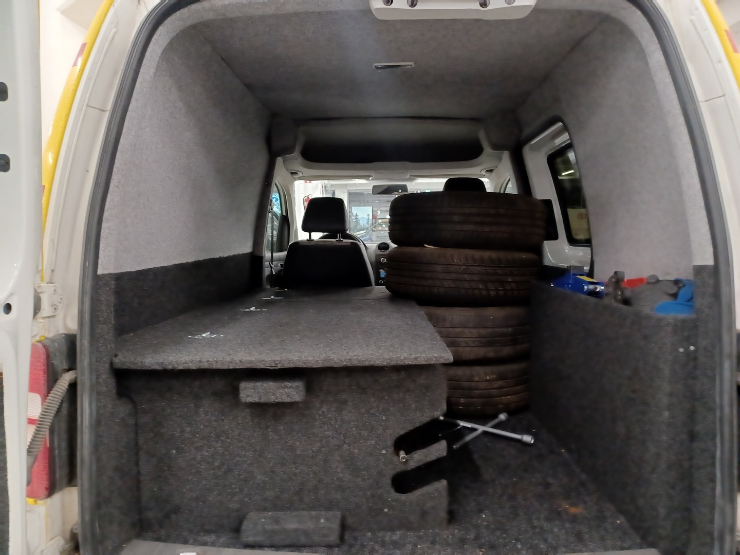 VOLKSWAGEN Caddy 2013