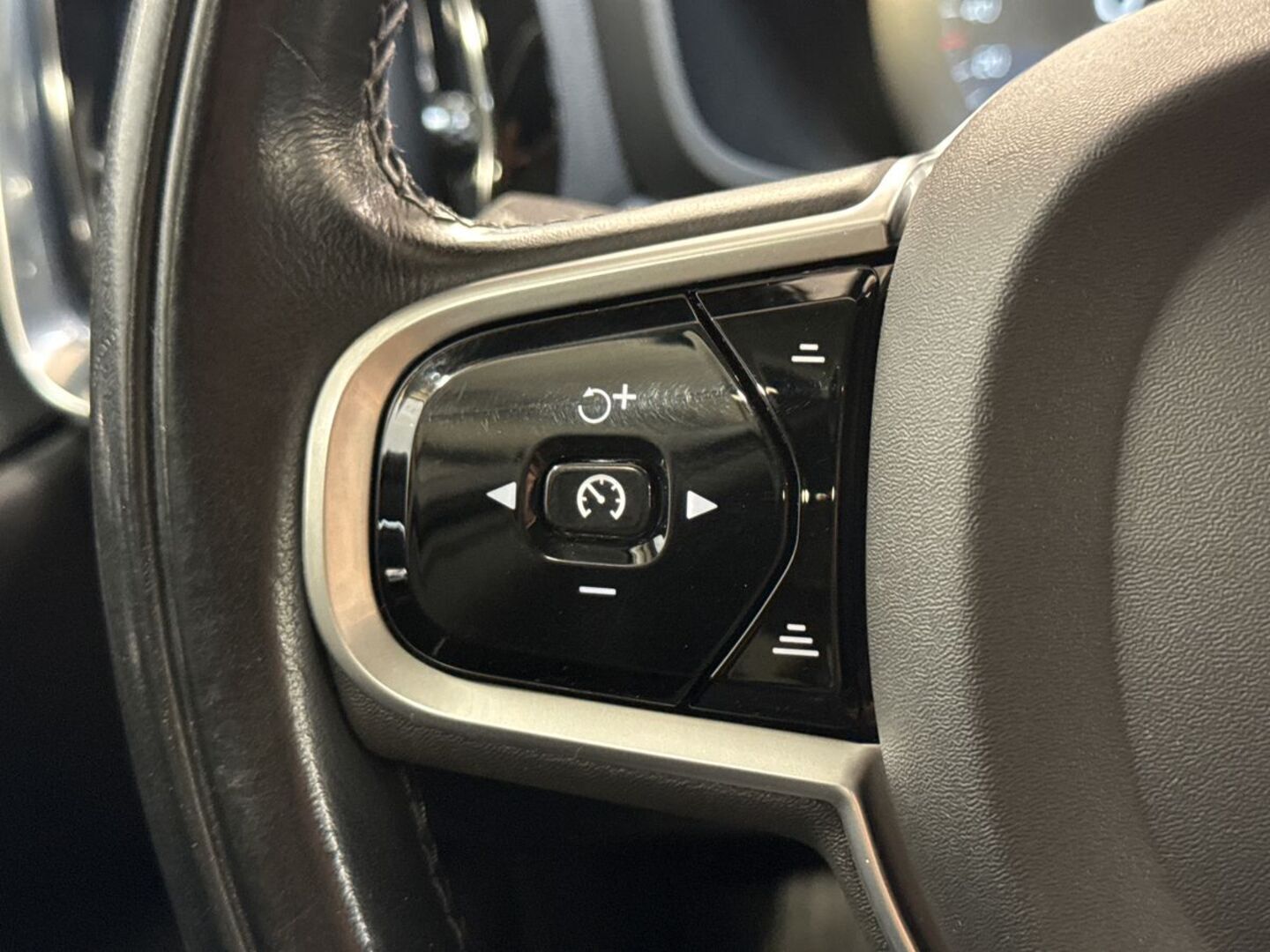 VOLVO V60 2020