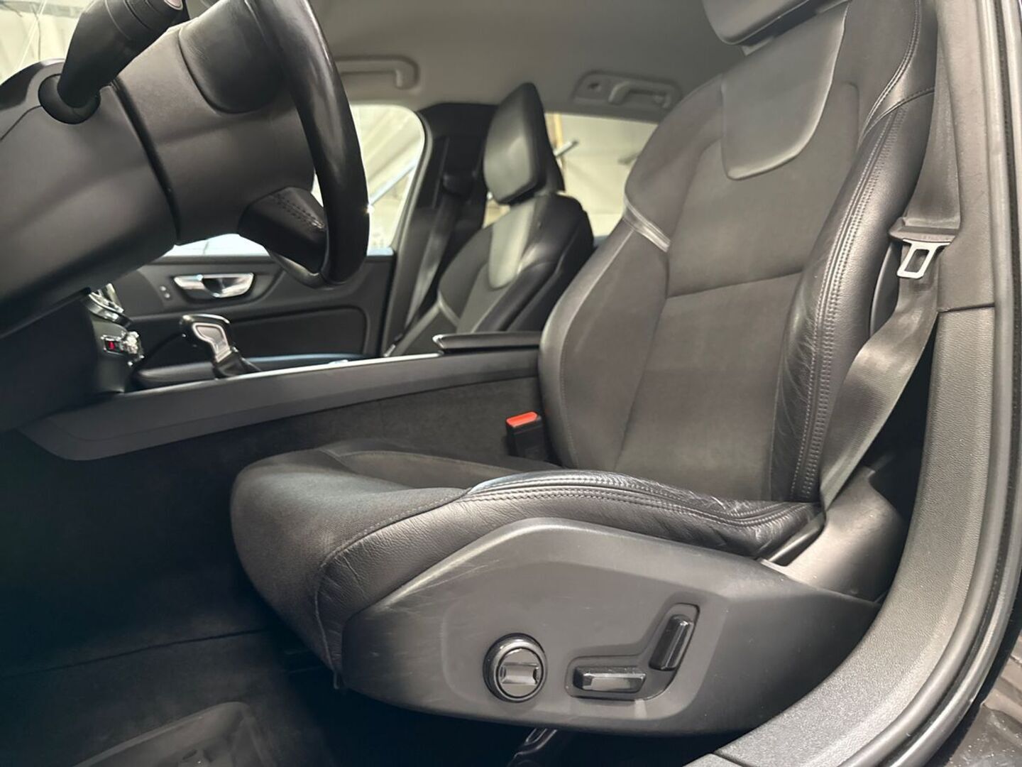 VOLVO V60 2020