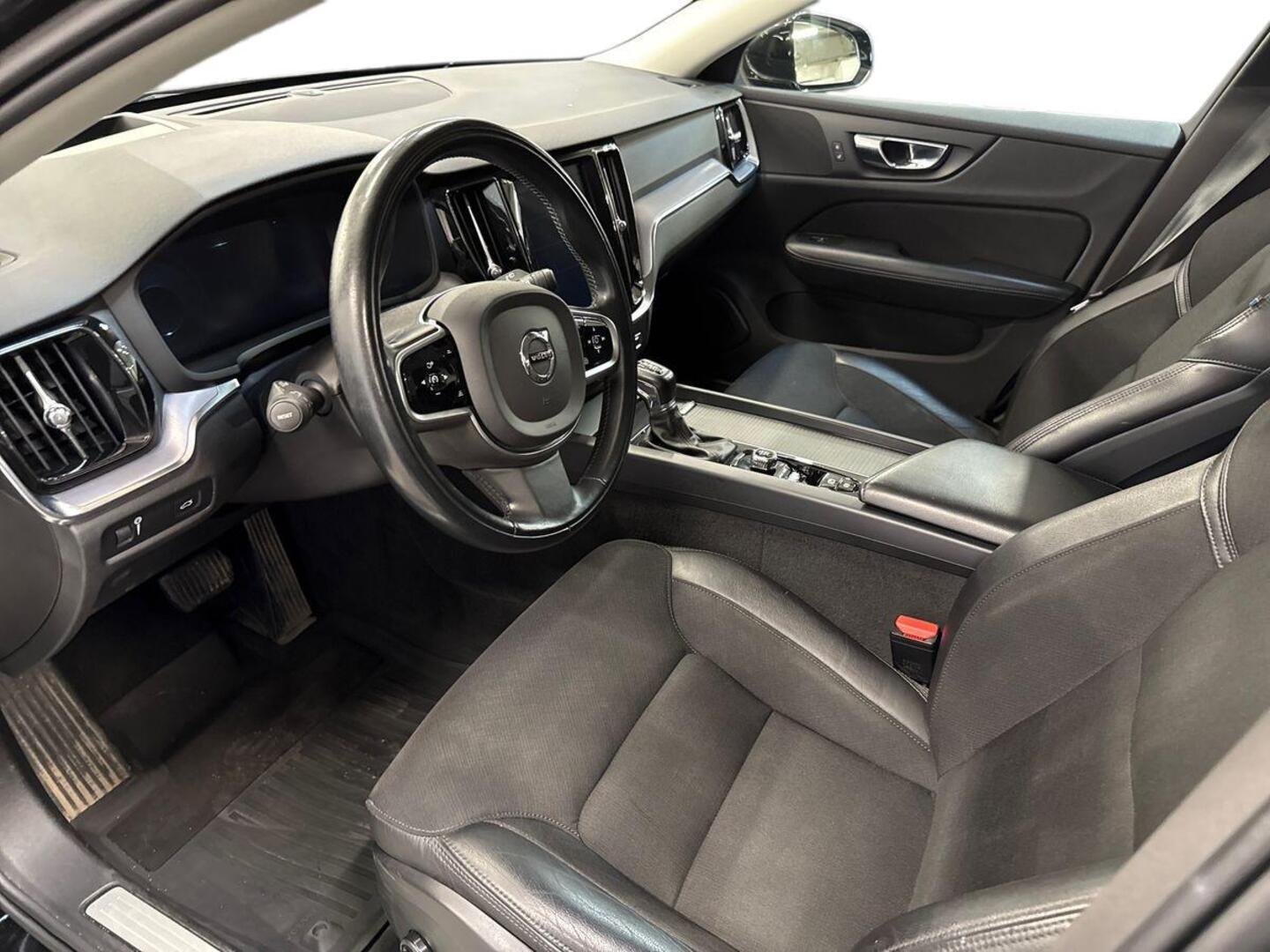 VOLVO V60 2020