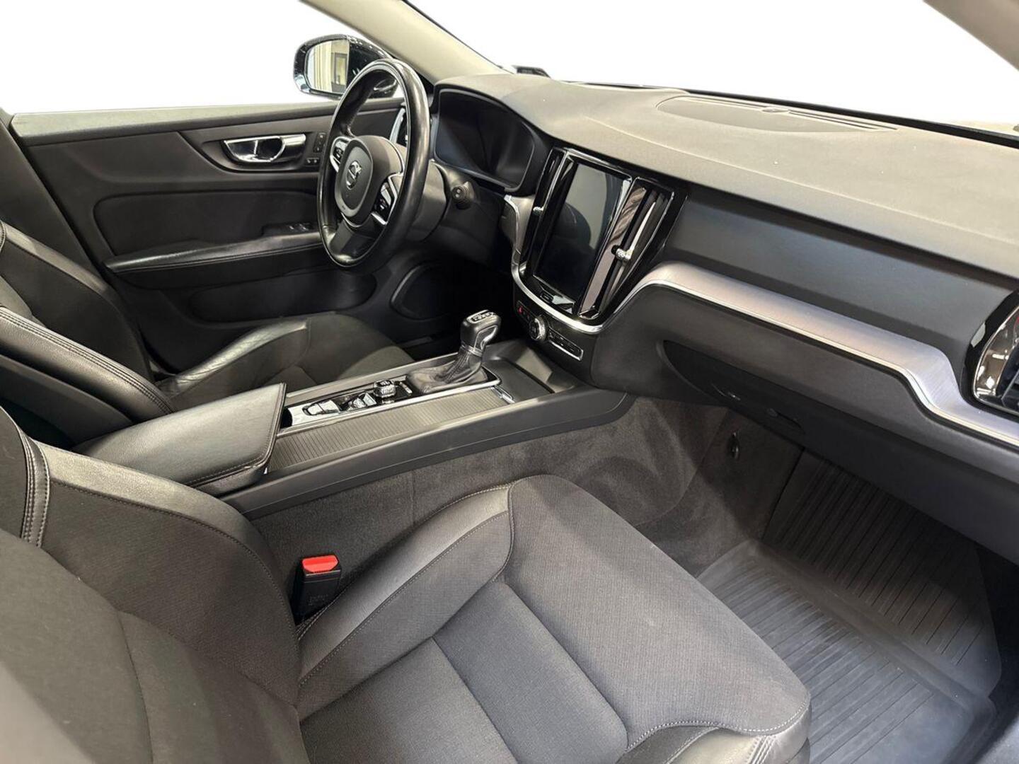 VOLVO V60 2020