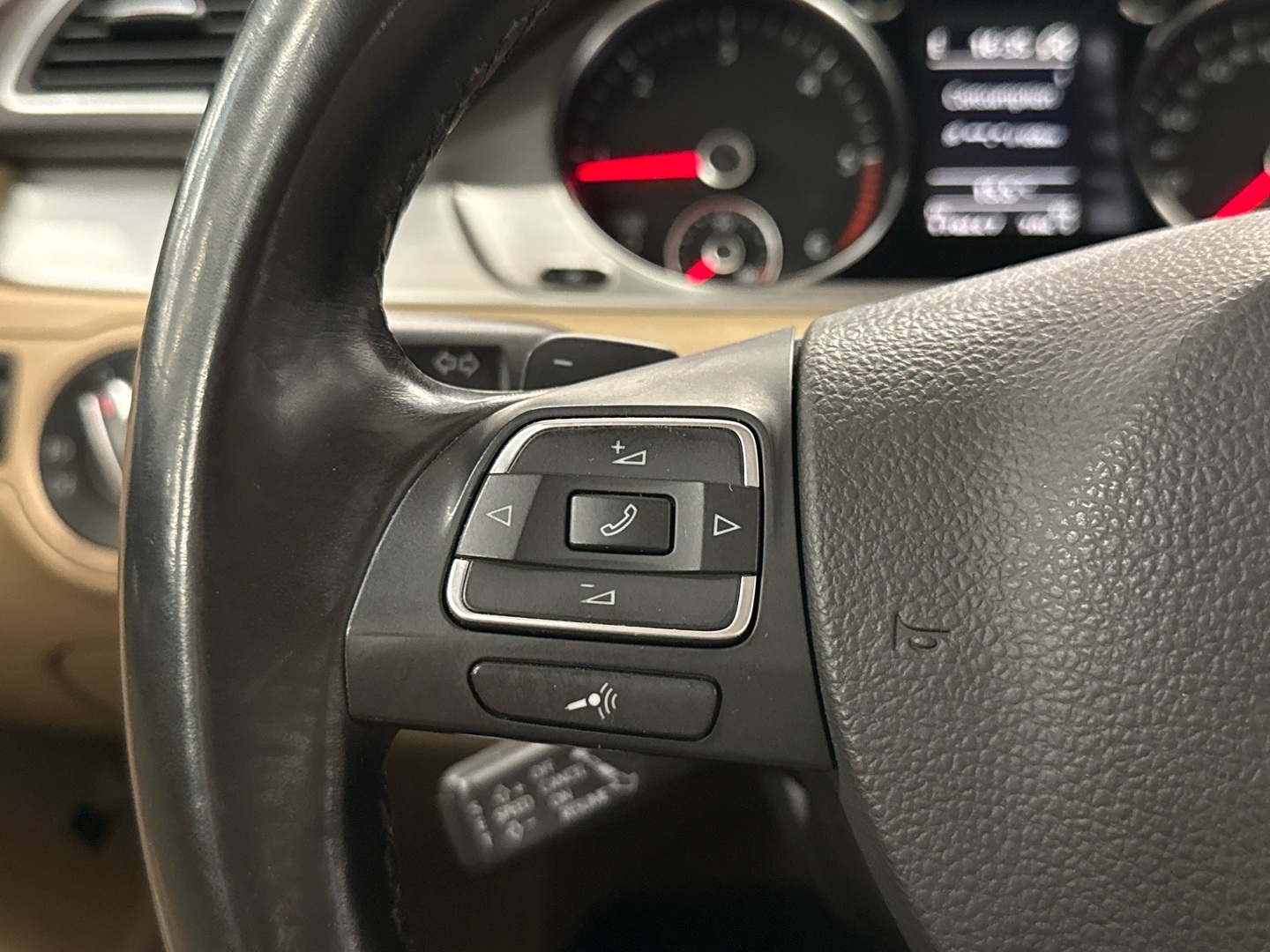 VOLKSWAGEN Passat 2011