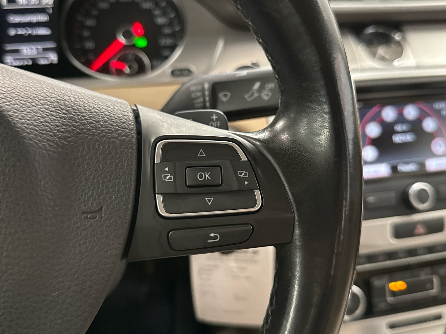 VOLKSWAGEN Passat 2011