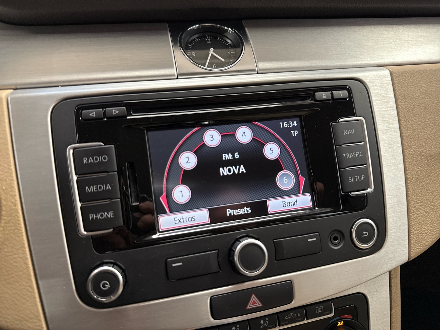 VOLKSWAGEN Passat 2011