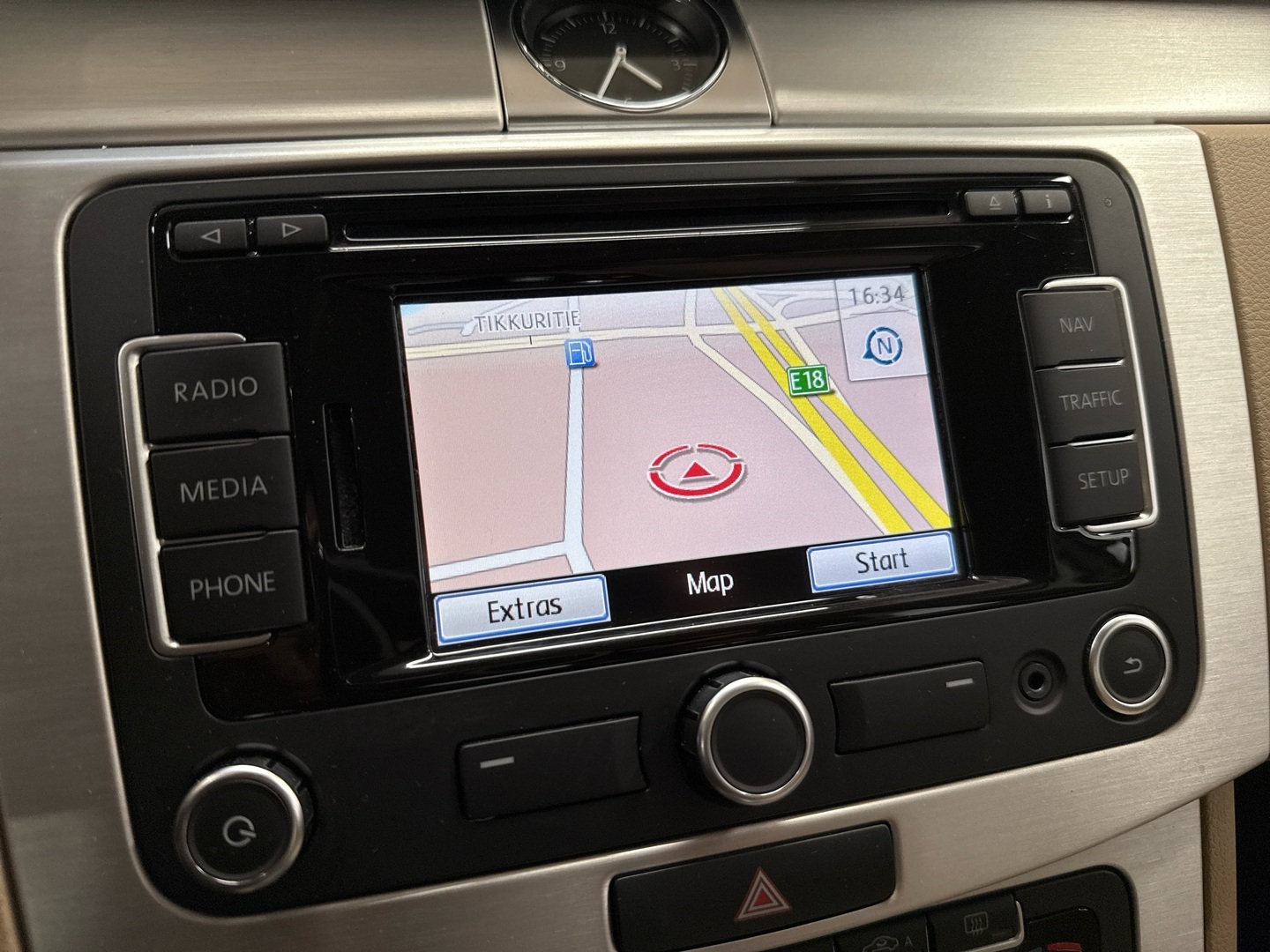 VOLKSWAGEN Passat 2011