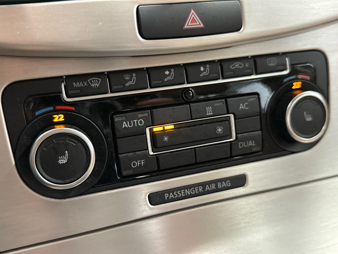 VOLKSWAGEN Passat 2011