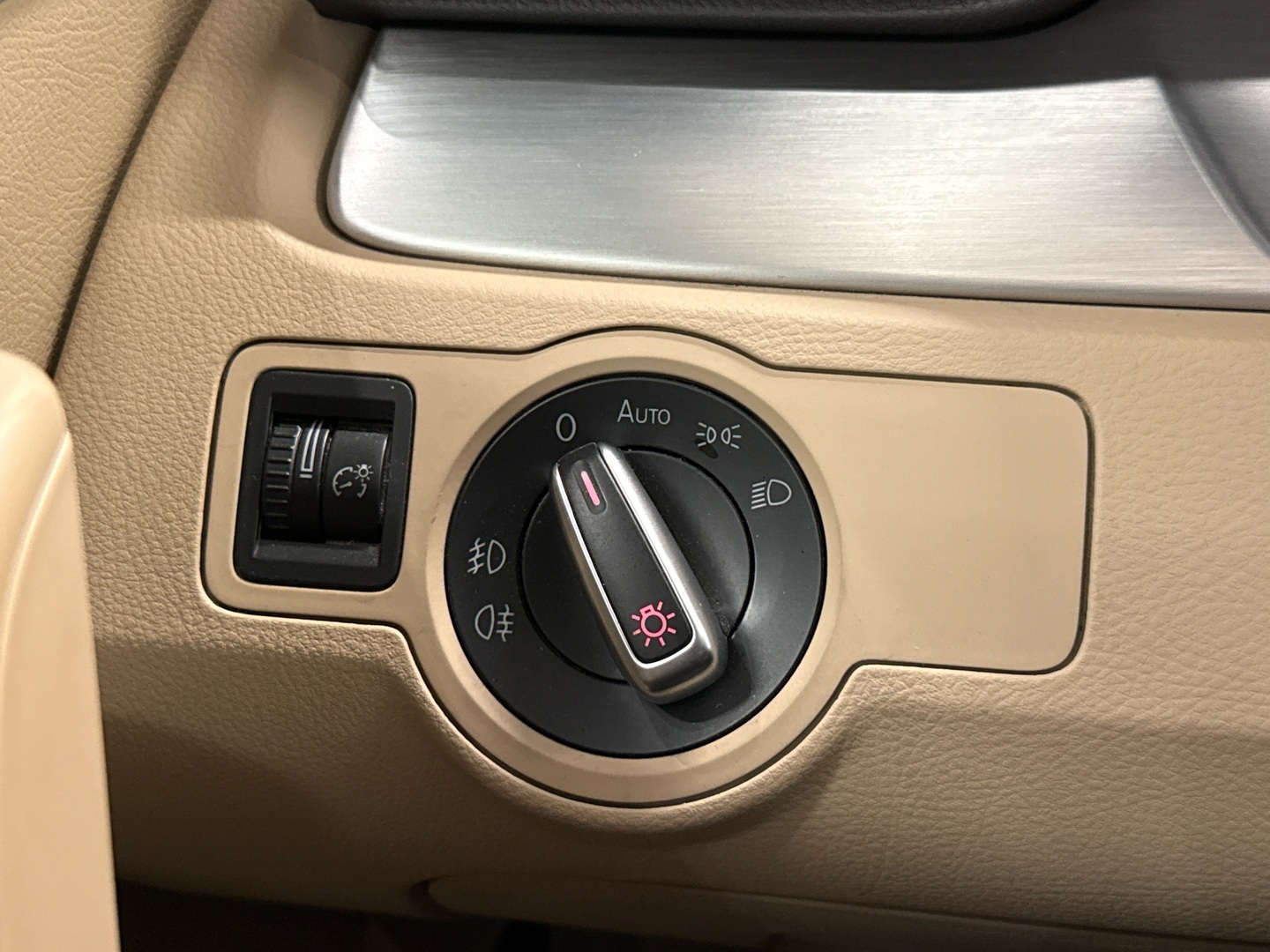 VOLKSWAGEN Passat 2011