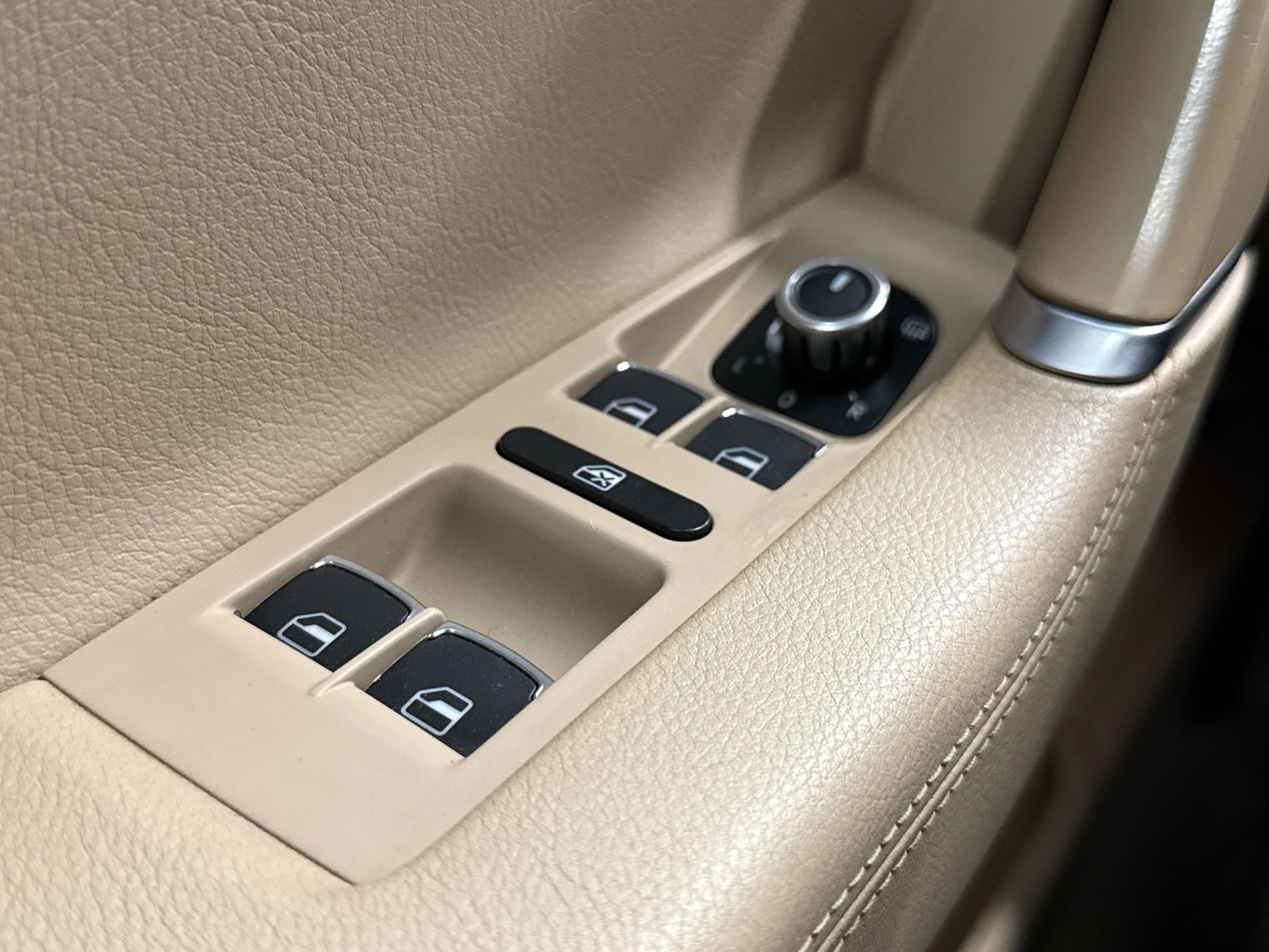 VOLKSWAGEN Passat 2011