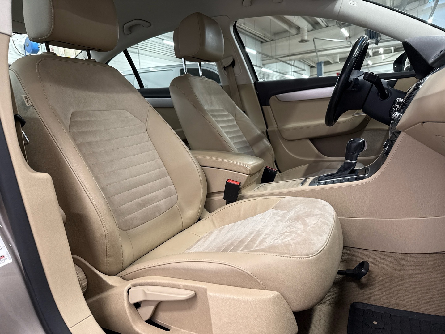VOLKSWAGEN Passat 2011