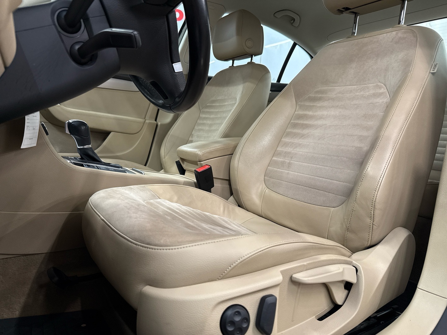 VOLKSWAGEN Passat 2011