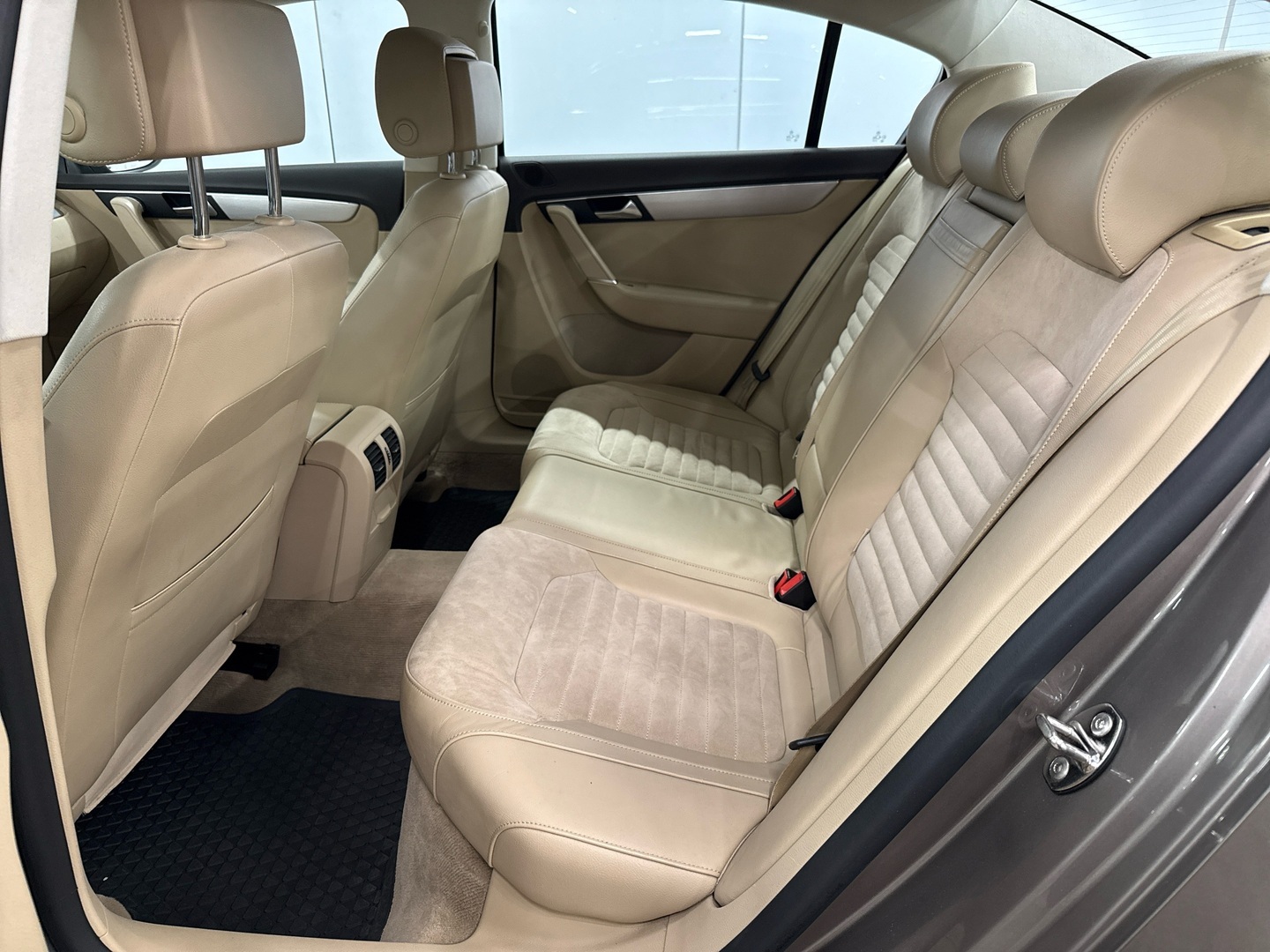 VOLKSWAGEN Passat 2011
