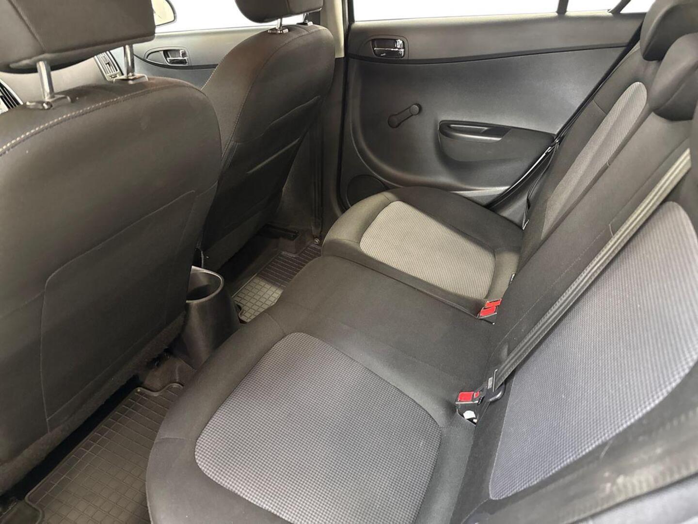 HYUNDAI i20 2013