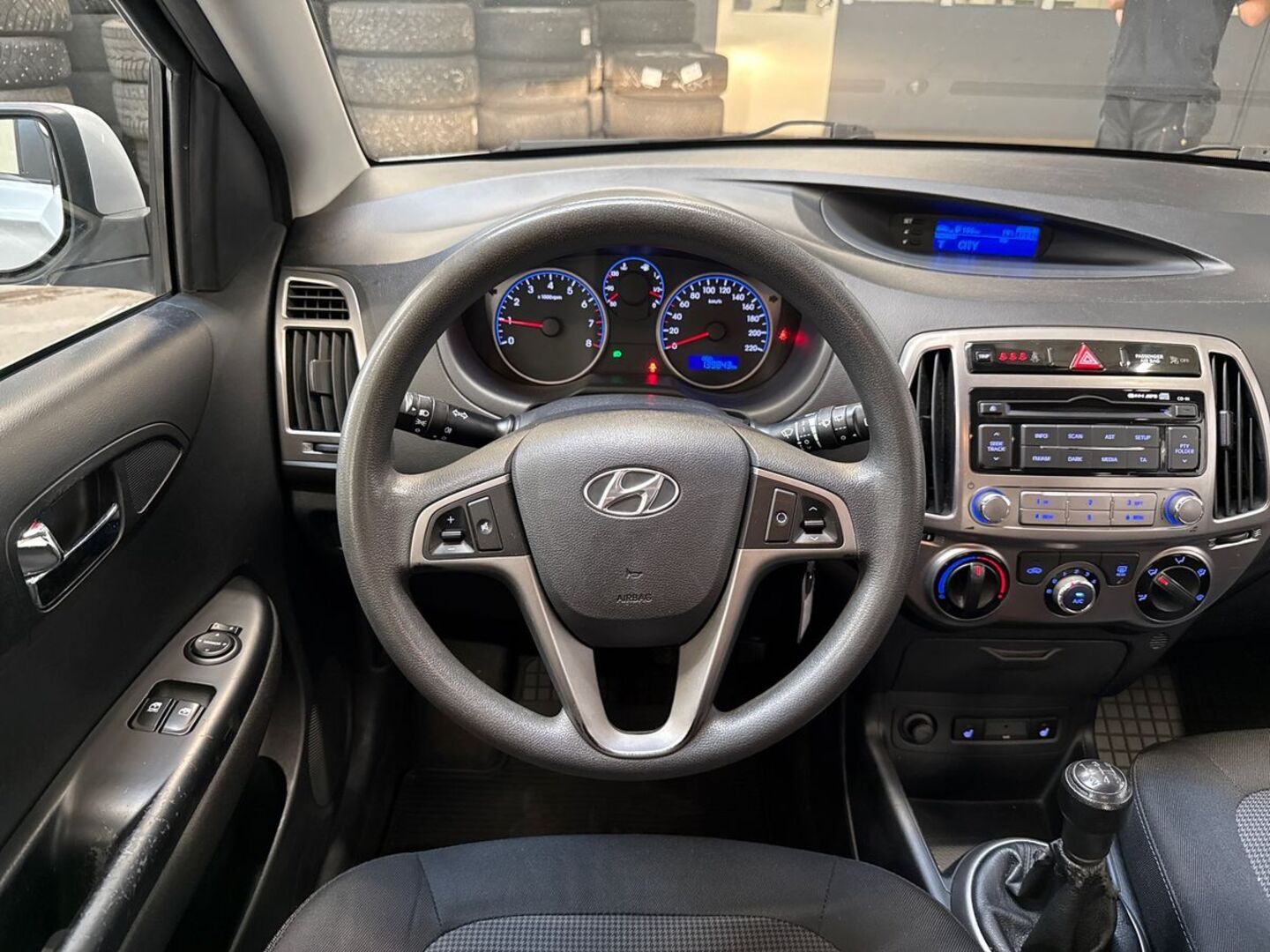 HYUNDAI i20 2013