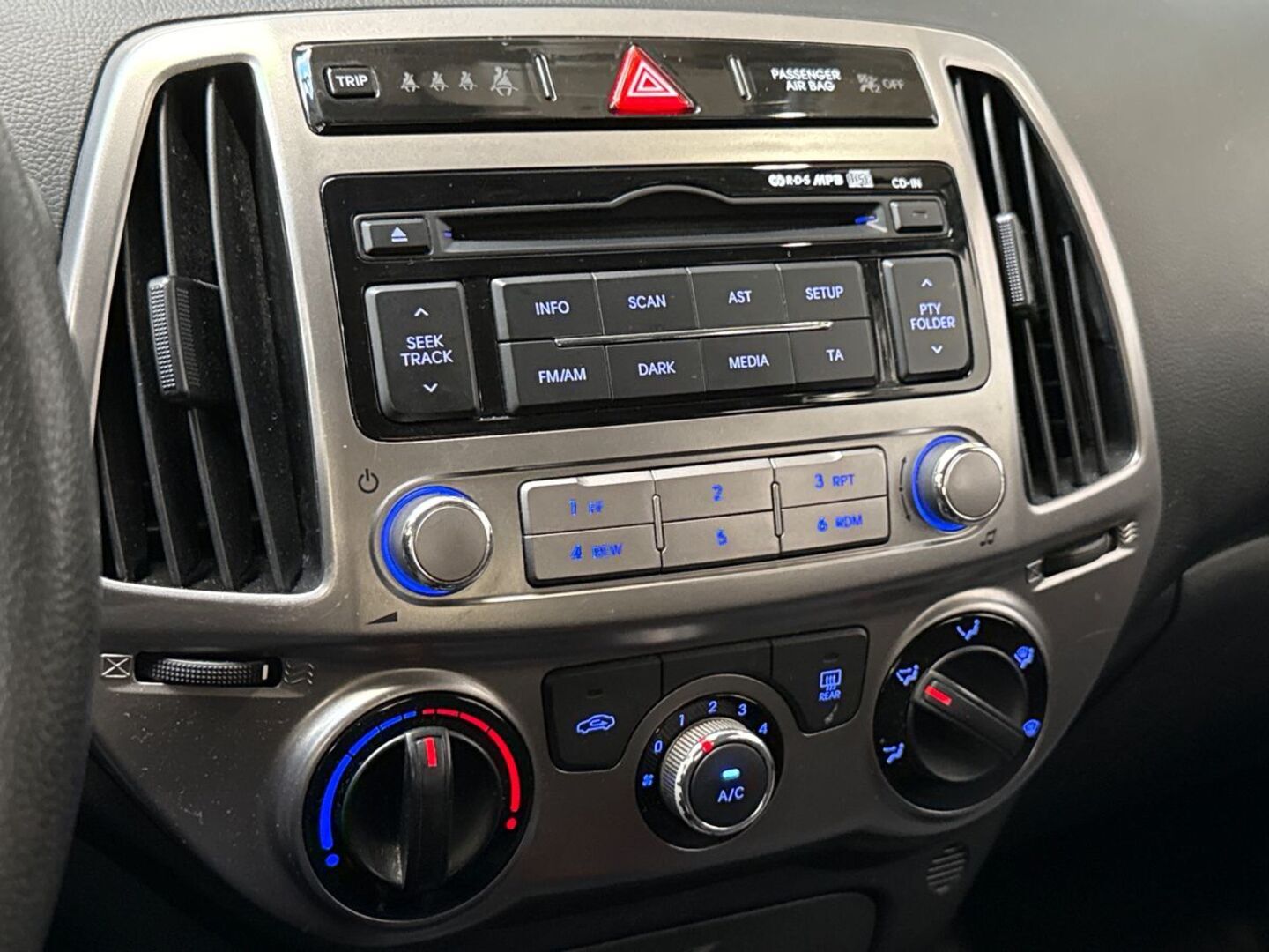 HYUNDAI i20 2013