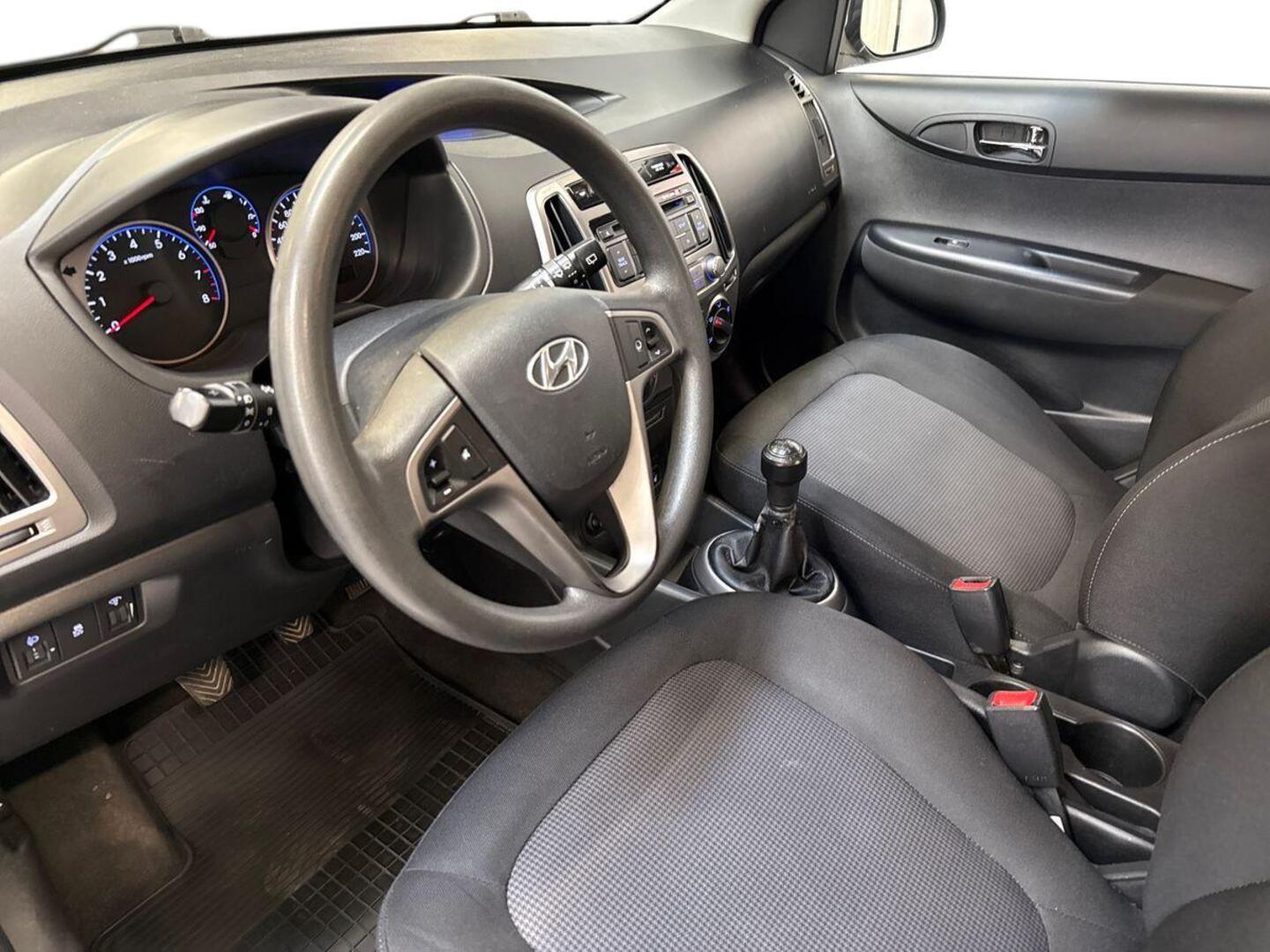 HYUNDAI i20 2013