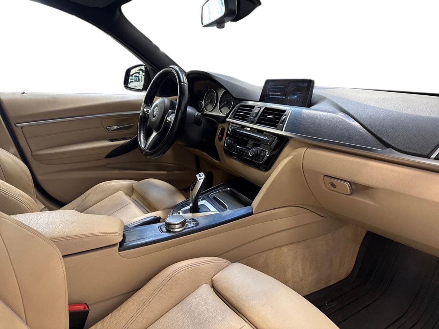 BMW 330 2017