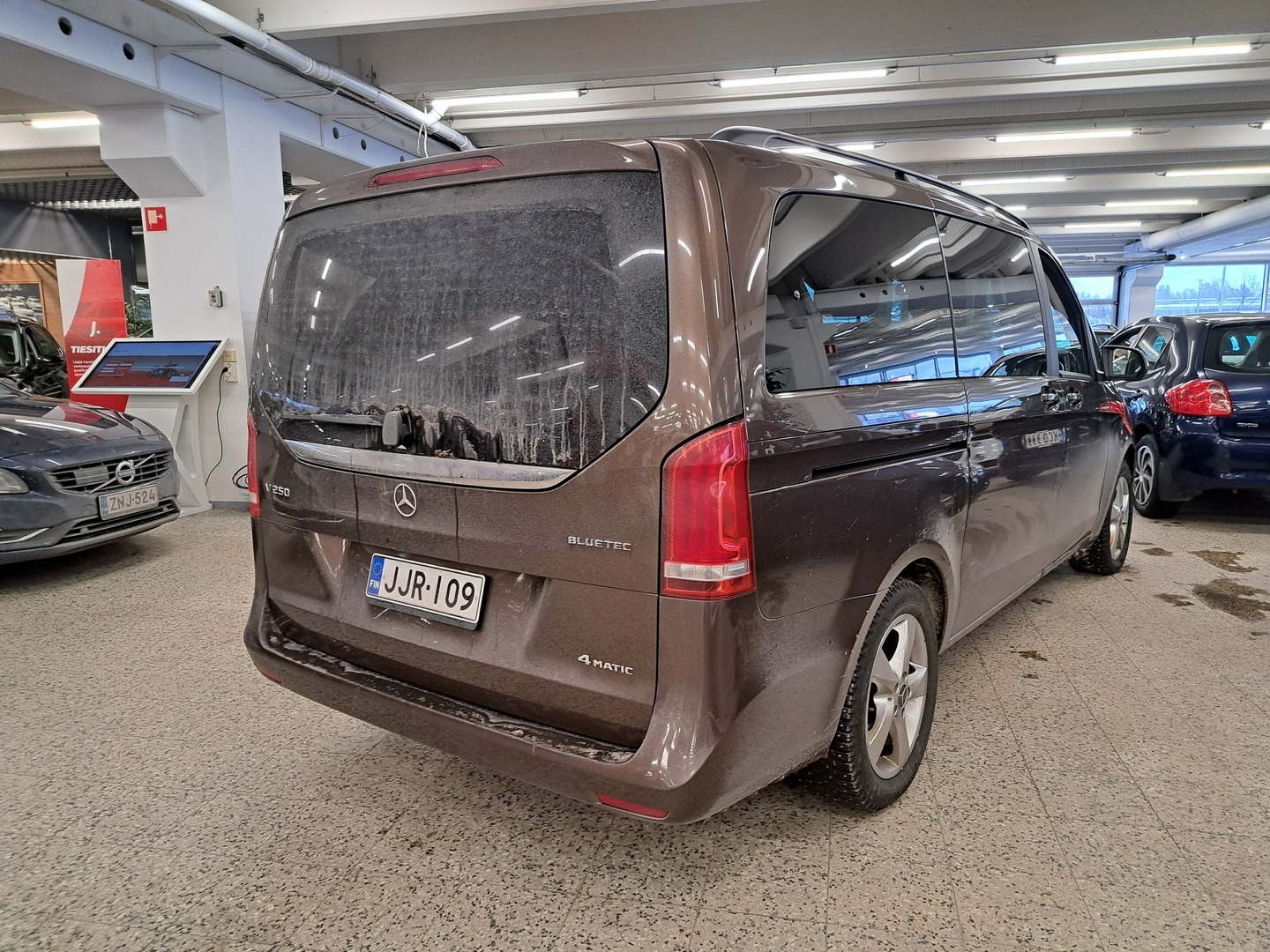 MERCEDES-BENZ V 2015