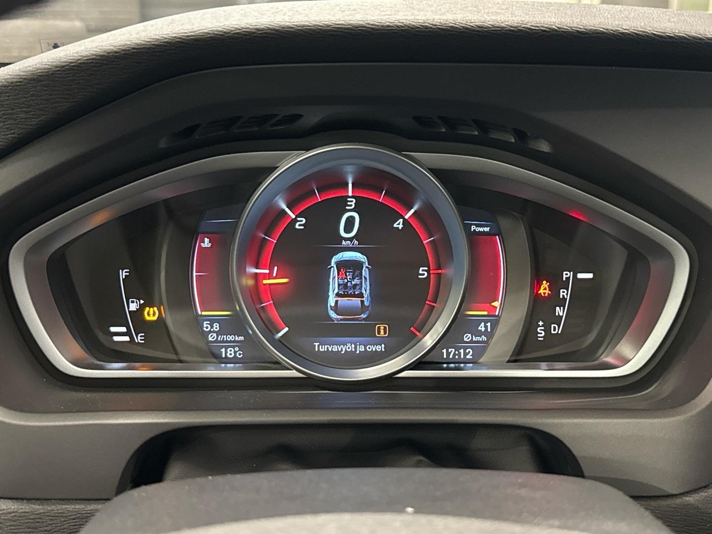 VOLVO V40 2016