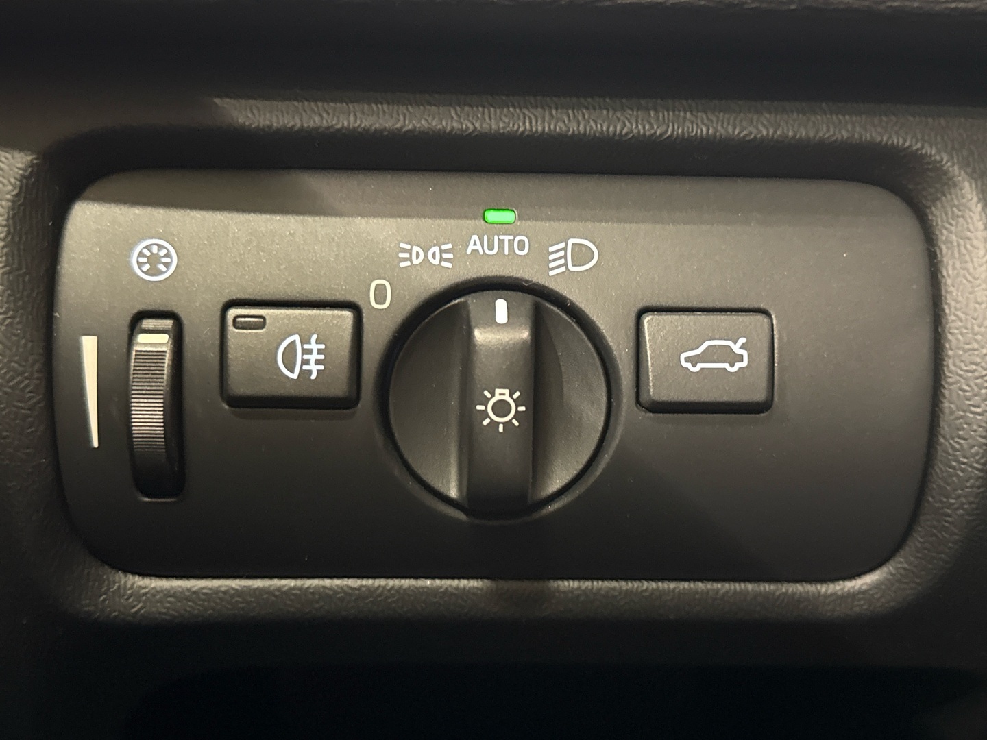 VOLVO V40 2016