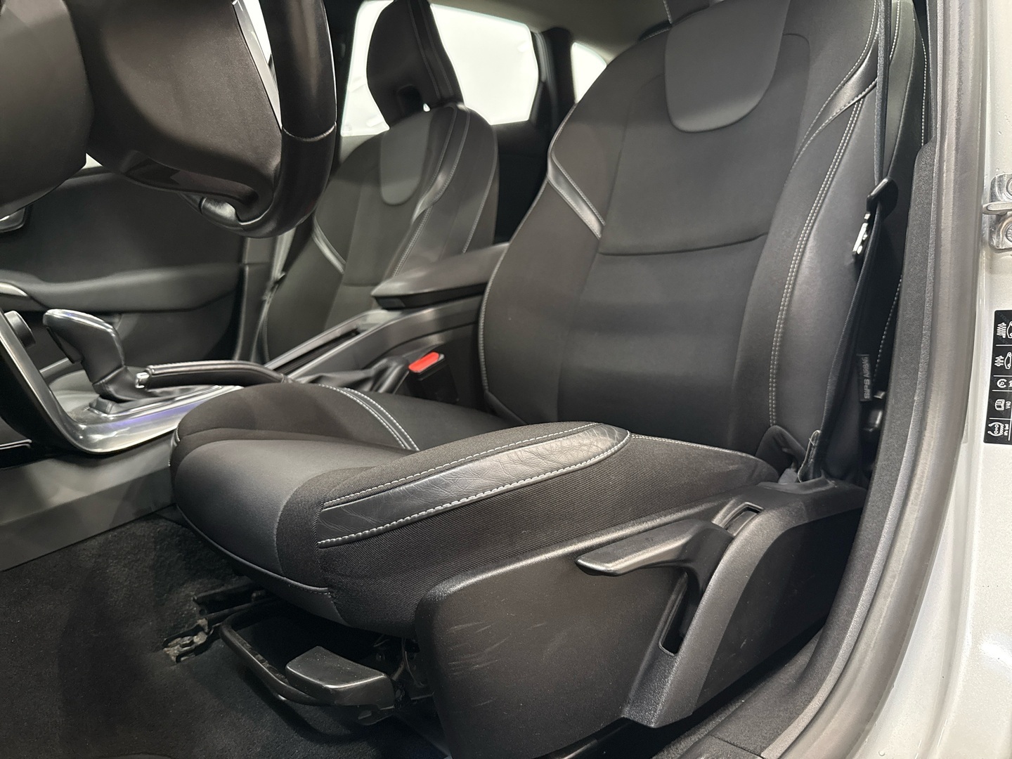 VOLVO V40 2016