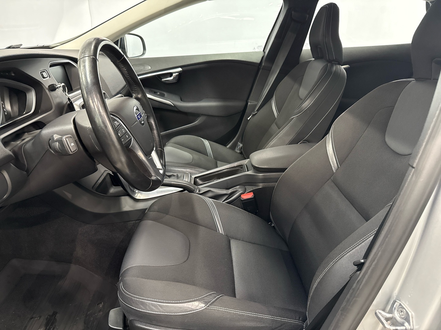 VOLVO V40 2016