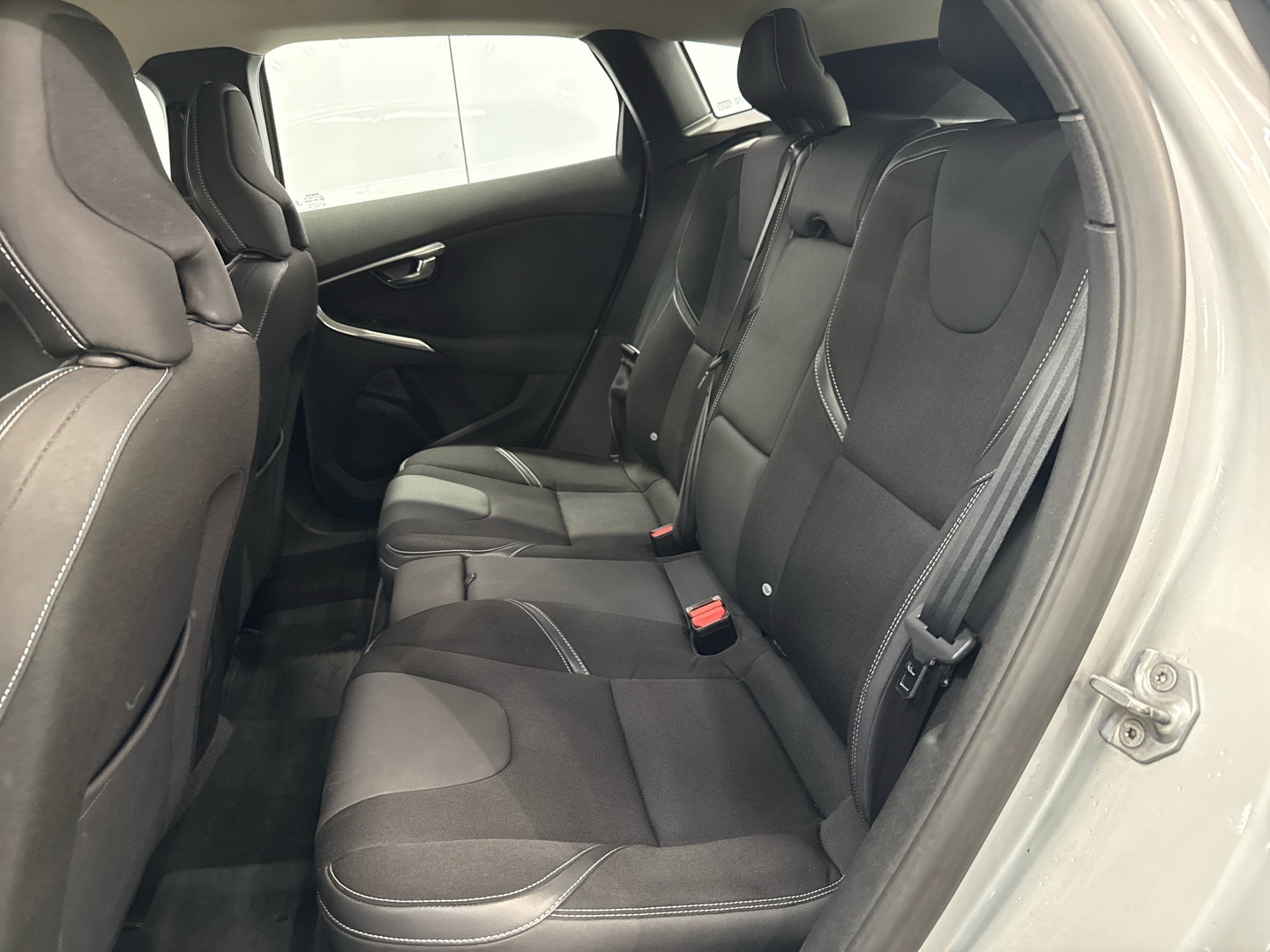 VOLVO V40 2016