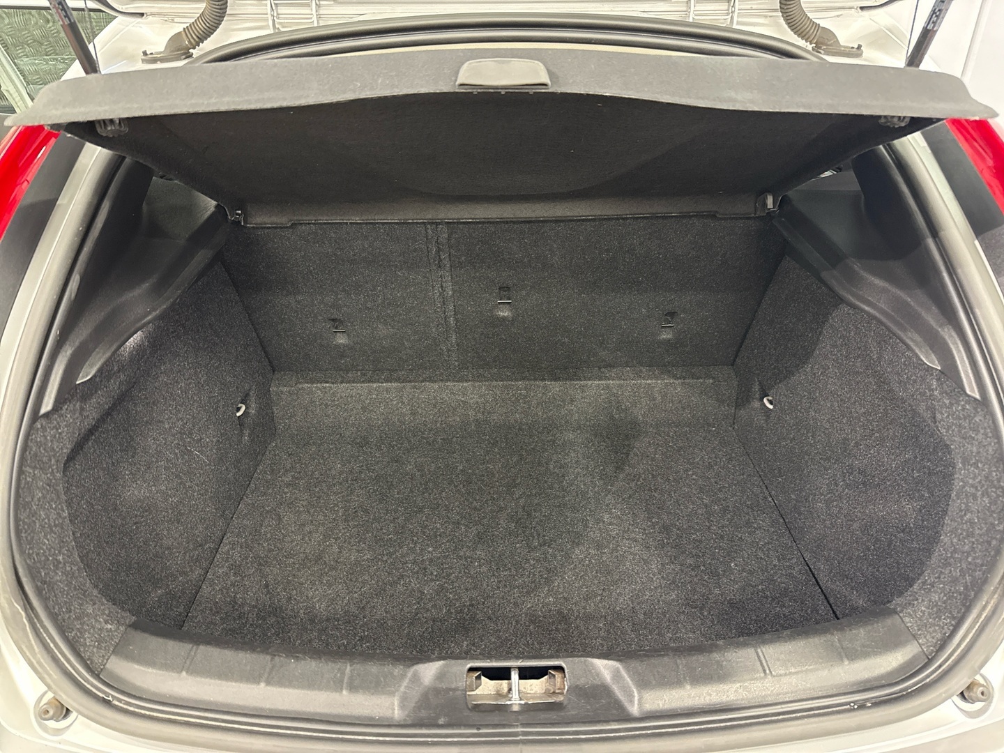 VOLVO V40 2016