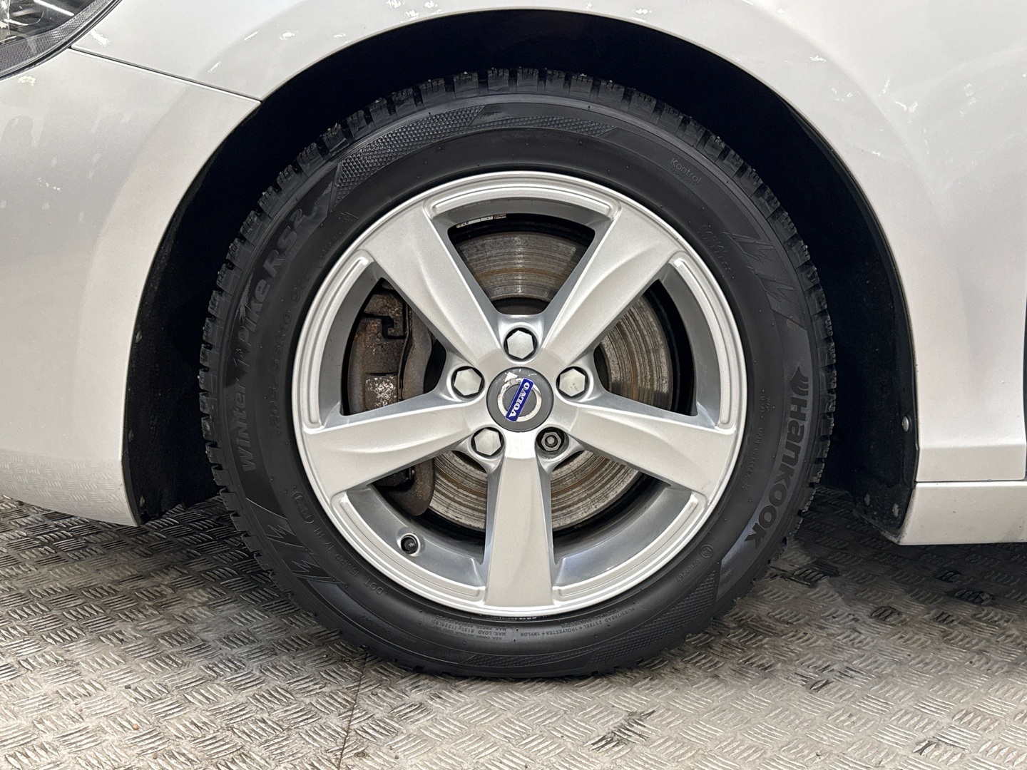 VOLVO V40 2016