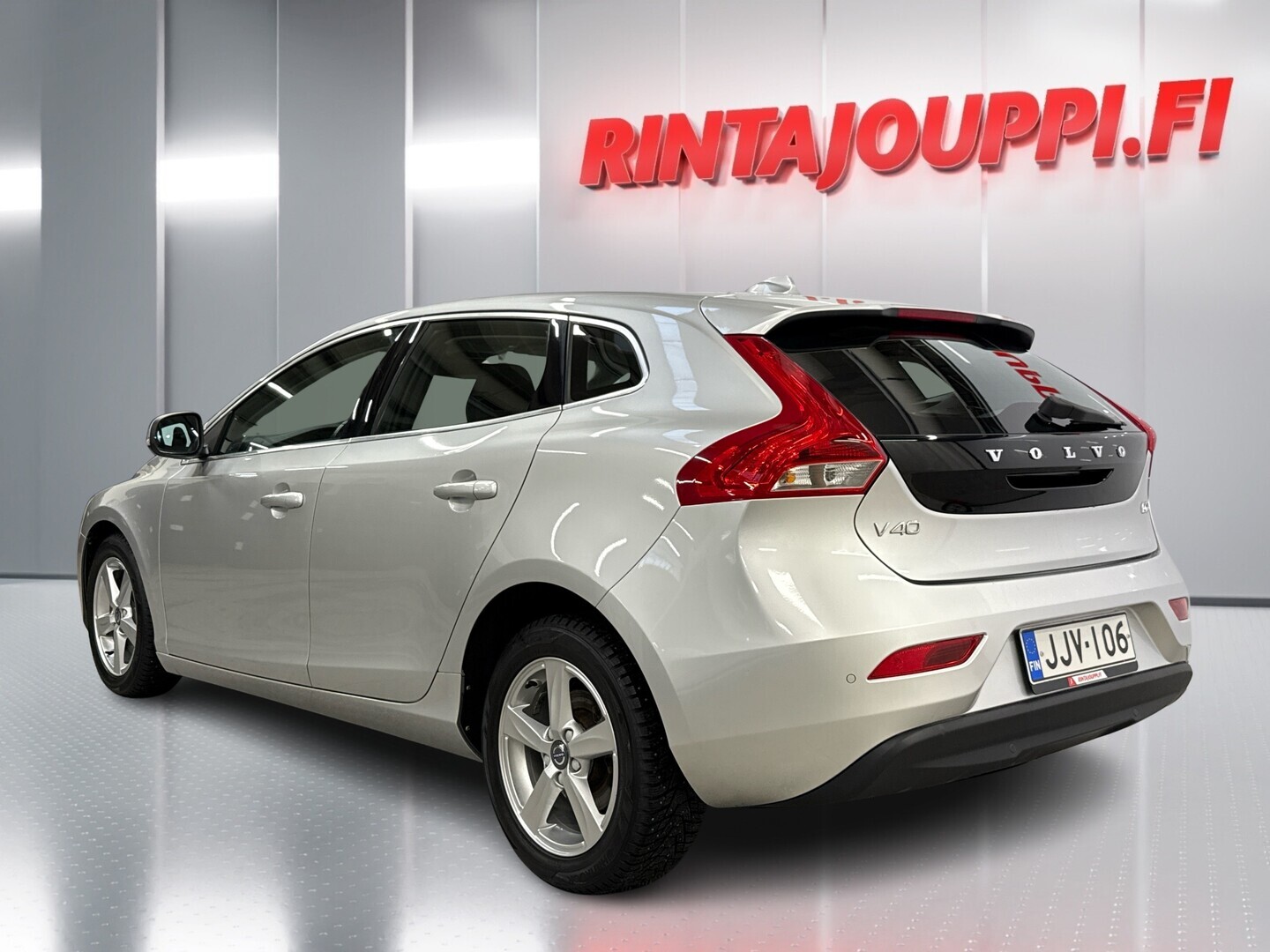 VOLVO V40 2016